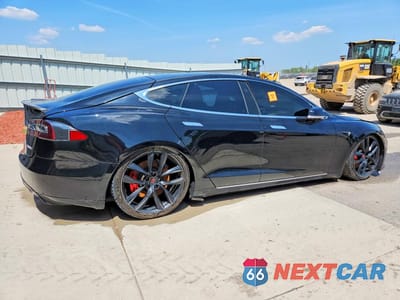 Trzecie zdjęcie samochodu z tyłu: 2018 TESLA MODEL S VIN:5YJSA1E41JF285480 - miniatura