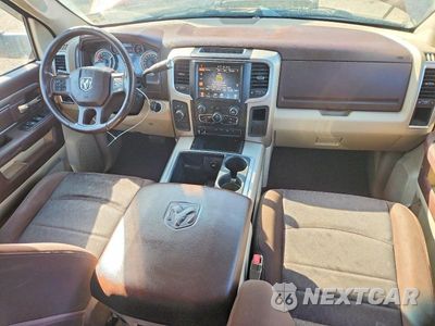Zdjęcie 8 z 12 samochodu: 2014 RAM 3500 SLT VIN:3C63RRLL7EG215950 - miniatura