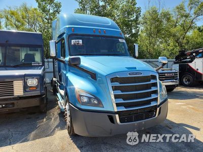 Czwarte zdjęcie samochodu z boku: 2020 FREIGHTLINER CASCADIA 126 SEMI TRUCK VIN:3AKJHHDR9LSLS2706 - miniatura