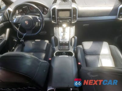 Zdjęcie 8 z 14 samochodu: 2011 PORSCHE CAYENNE TURBO VIN:WP1AC2A21BLA82036 - miniatura