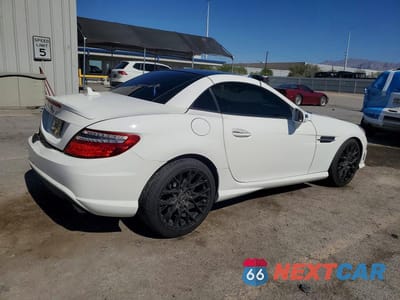 Trzecie zdjęcie samochodu z tyłu: 2015 MERCEDES-BENZ SLK 250 VIN:WDDPK4HA9FF103457 - miniatura