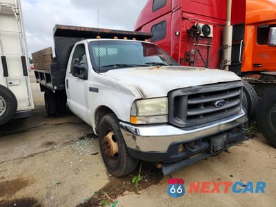 Czwarte zdjęcie samochodu z boku: 2003 FORD F350 SUPER DUTY DUMP TRUCK VIN:1FDWF36L63ED23127 - miniatura