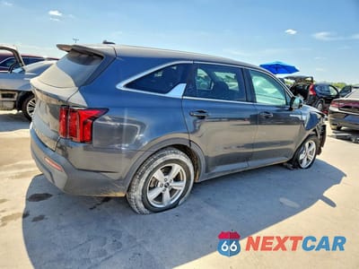 Trzecie zdjęcie samochodu z tyłu: 2021 KIA SORENTO LX VIN:5XYRG4LC4MG039951 - miniatura