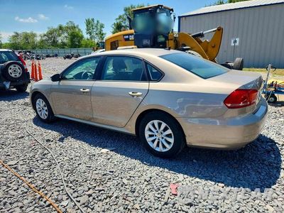 Drugie zdjęcie samochodu z przodu: 2015 VOLKSWAGEN PASSAT S VIN:1VWAT7A30FC015888 - miniatura