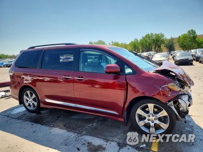 Czwarte zdjęcie samochodu z boku: 2015 TOYOTA SIENNA SPORT VIN:5TDXK3DC6FS542014 - miniatura