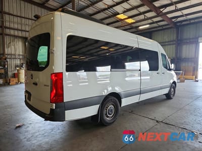 Trzecie zdjęcie samochodu z tyłu: 2025 MERCEDES-BENZ SPRINTER 2500 VIN:W1Z4KGHY6ST212229 - miniatura