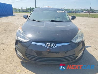 Piąte zdjęcie samochodu w środku: 2017 HYUNDAI VELOSTER VIN:KMHTC6AD3HU305002 - miniatura