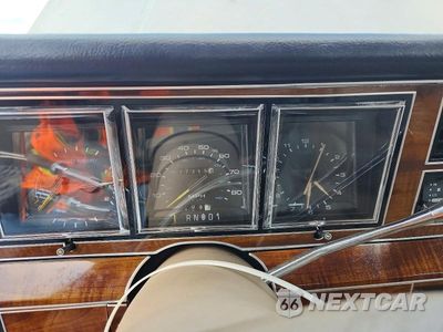 Zdjęcie 9 z 12 samochodu: 1989 LINCOLN TOWN CAR SIGNATURE VIN:1LNBM82F8KY699780 - miniatura