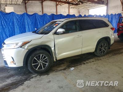 2017 TOYOTA HIGHLANDER XLE 5TDJZRFH8HS517891 - główne zdjęcie licytacji z USA - miniatura