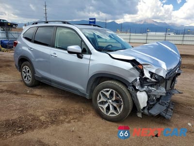 Czwarte zdjęcie samochodu z boku: 2022 SUBARU FORESTER PREMIUM VIN:JF2SKAEC2NH507214 - miniatura