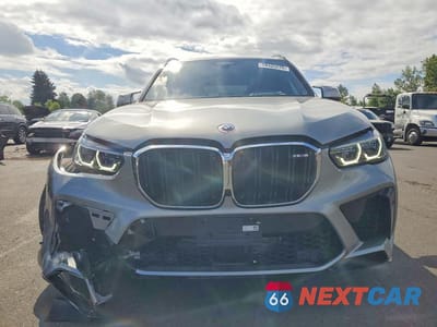Piąte zdjęcie samochodu w środku: 2022 BMW X5 M VIN:5YMJU0C04N9M95544 - miniatura