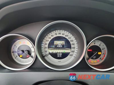 Zdjęcie 9 z 12 samochodu: 2013 MERCEDES-BENZ C 250 VIN:WDDGJ4HB6DF990105 - miniatura