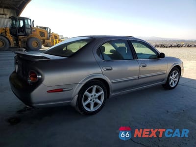 Trzecie zdjęcie samochodu z tyłu: 2002 NISSAN MAXIMA SE VIN:JN1DA31A42T001065 - miniatura
