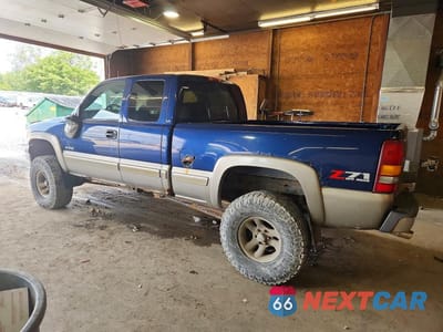 Drugie zdjęcie samochodu z przodu: 2001 CHEVROLET SILVERADO K1500 VIN:2GCEK19T711343946 - miniatura