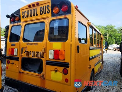 Czwarte zdjęcie samochodu z boku: 2011 CHEVROLET EXPRESS G3 - SCHOOL BUS VIN:1GB3G3BG2B1145031 - miniatura