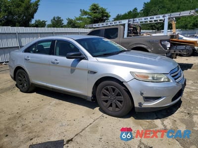 Czwarte zdjęcie samochodu z boku: 2010 FORD TAURUS SE VIN:1FAHP2DW0AG131453 - miniatura