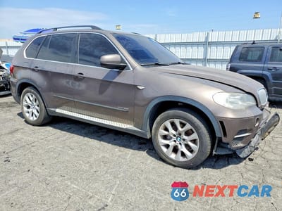 Czwarte zdjęcie samochodu z boku: 2013 BMW X5 XDRIVE35I VIN:5UXZV4C51D0B16158 - miniatura