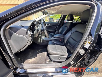Piąte zdjęcie samochodu w środku: 2015 MERCEDES-BENZ GLA 250 VIN:WDCTG4EB3FJ139806 - miniatura