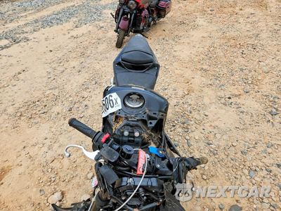 Piąte zdjęcie samochodu w środku: 2023 YAMAHA YZFR3 A VIN:MH3RH18Y3PK010134 - miniatura