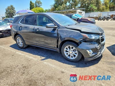 Czwarte zdjęcie samochodu z boku: 2019 CHEVROLET EQUINOX LT VIN:3GNAXKEVXKS551362 - miniatura
