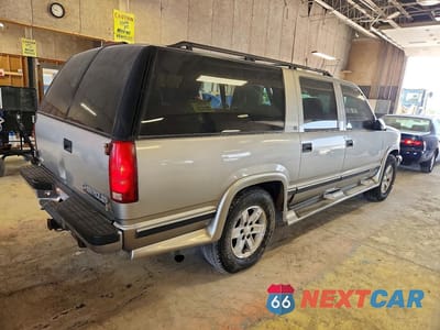Trzecie zdjęcie samochodu z tyłu: 1999 CHEVROLET SUBURBAN K1500 VIN:1GNFK16R4XJ443652 - miniatura
