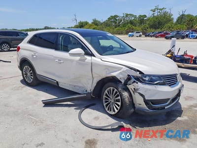 Czwarte zdjęcie samochodu z boku: 2017 LINCOLN MKX SELECT VIN:2LMPJ6KR0HBL15112 - miniatura