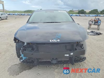Piąte zdjęcie samochodu w środku: 2025 KIA K4 LXS VIN:3KPFT4DEXSE119392 - miniatura