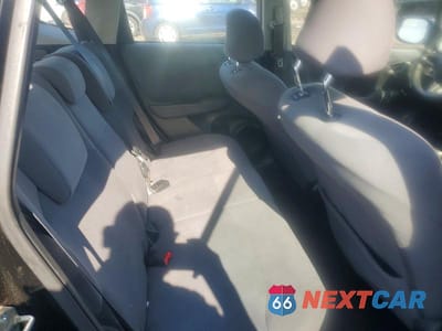 Zdjęcie 10 z 12 samochodu: 2011 HONDA FIT VIN:JHMGE8G32BS007729 - miniatura