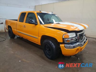 Czwarte zdjęcie samochodu z boku: 2004 GMC NEW SIERRA C1500 VIN:1GTEC19T34Z269336 - miniatura