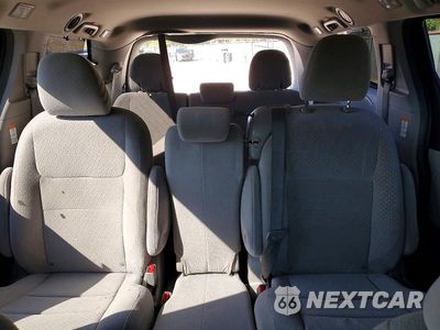 Zdjęcie 10 z 13 samochodu: 2018 TOYOTA SIENNA LE VIN:5TDKZ3DC6JS903191 - miniatura