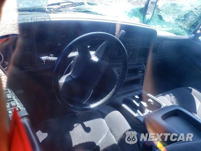 Zdjęcie 8 z 12 samochodu: 2004 GMC NEW SIERRA K1500 VIN:2GTEK13T441359731 - miniatura