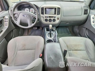 Zdjęcie 8 z 13 samochodu: 2005 FORD ESCAPE XLT VIN:1FMYU031X5KB68019 - miniatura