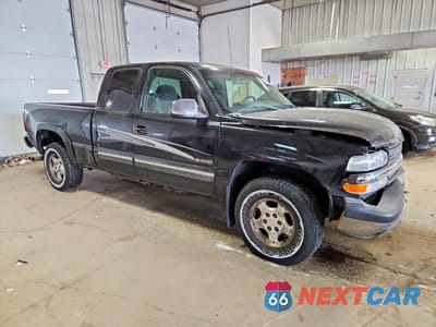 Czwarte zdjęcie samochodu z boku: 2002 CHEVROLET SILVERADO K1500 VIN:2GCEK19V321251638 - miniatura