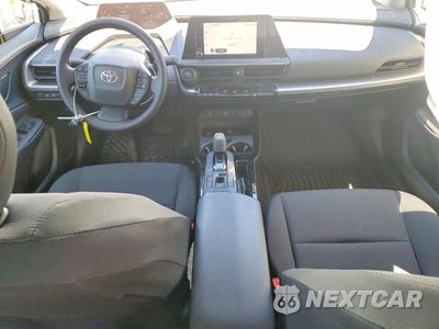 Zdjęcie 8 z 12 samochodu: 2026 TOYOTA PRIUS VIN:JTDACAAU0T3078350 - miniatura