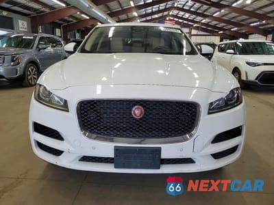 Piąte zdjęcie samochodu w środku: 2019 JAGUAR F-PACE VIN:SADCS2FXXKA356710 - miniatura