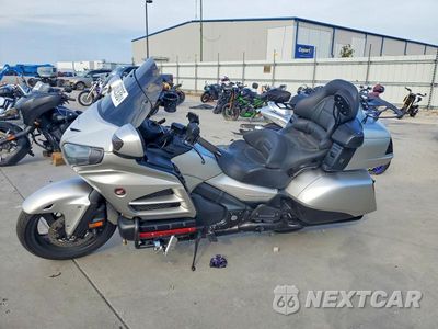 Trzecie zdjęcie samochodu z tyłu: 2016 HONDA GL1800 VIN:JH2SC68G0GK401414 - miniatura