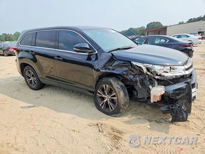Czwarte zdjęcie samochodu z boku: 2019 TOYOTA HIGHLANDER LE VIN:5TDZARFH6KS049418 - miniatura