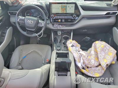 Zdjęcie 8 z 13 samochodu: 2021 TOYOTA HIGHLANDER PLATINUM VIN:5TDFZRBH6MS069110 - miniatura