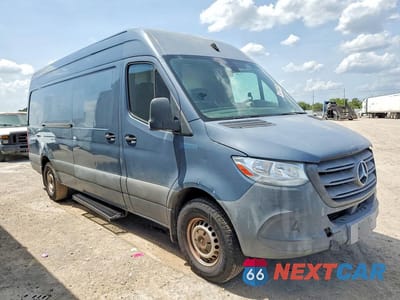 Czwarte zdjęcie samochodu z boku: 2019 MERCEDES-BENZ SPRINTER 2500/3500 DELIVERY VAN VIN:WD4PF1CDXKP148447 - miniatura