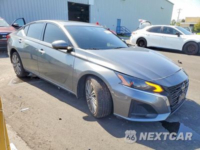 Czwarte zdjęcie samochodu z boku: 2023 NISSAN ALTIMA SL VIN:1N4BL4EW0PN387740 - miniatura