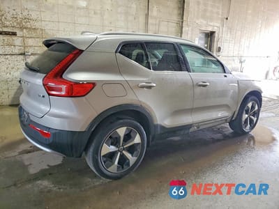 Trzecie zdjęcie samochodu z tyłu: 2025 VOLVO XC40 PLUS VIN:YV4L12UE8S2490266 - miniatura