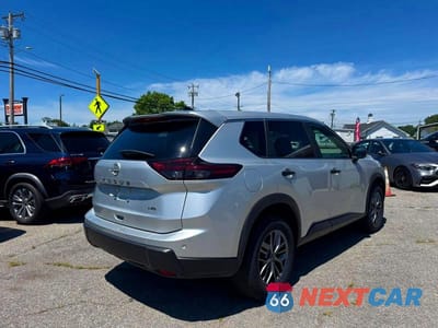 Czwarte zdjęcie samochodu z boku: 2025 NISSAN ROGUE S VIN:5N1BT3AB3SC795480 - miniatura