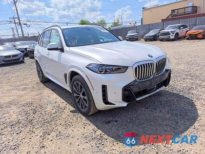 Trzecie zdjęcie samochodu z tyłu: 2026 BMW X5 XDRIVE50E VIN:5UX43EU04T9355056 - miniatura
