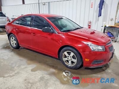 Czwarte zdjęcie samochodu z boku: 2012 CHEVROLET CRUZE LT VIN:1G1PE5SC9C7107802 - miniatura