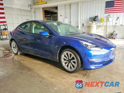 Czwarte zdjęcie samochodu z boku: 2022 TESLA MODEL 3 VIN:5YJ3E1EA7NF303789 - miniatura