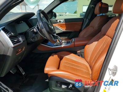 Zdjęcie 7 z 13 samochodu: 2022 BMW X5 M50I VIN:5UXJU4C00N9K17187 - miniatura