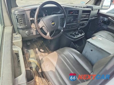 Zdjęcie 8 z 13 samochodu: 2021 CHEVROLET EXPRESS G2500 VIN:1GCWGAFP5M1302125 - miniatura