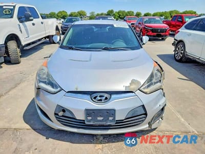 Piąte zdjęcie samochodu w środku: 2015 HYUNDAI VELOSTER BASE VIN:KMHTC6AD0FU241921 - miniatura