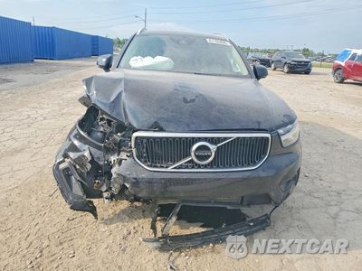 Piąte zdjęcie samochodu w środku: 2022 VOLVO XC40 T5 MOMENTUM VIN:YV4162UK2N2762636 - miniatura