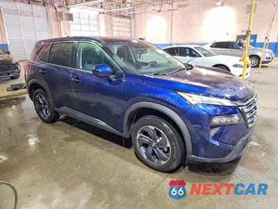 Czwarte zdjęcie samochodu z boku: 2025 NISSAN ROGUE SV VIN:5N1BT3BA8SC775277 - miniatura